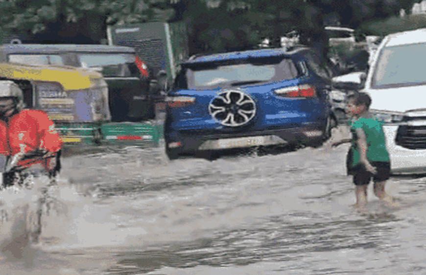चंडीगढ़ में मूसलाधार बारिश का कहर, घग्गर नदी में बहे 2 दोस्त; पंजाब के 15 जिलों में अलर्ट