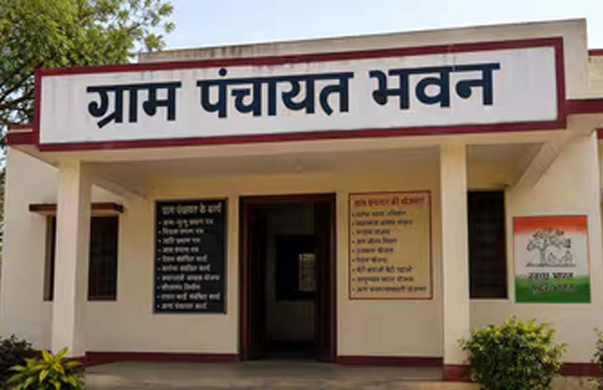 बरेली में आयुष्मान कार्ड लापरवाही पर 15 एडीओ और 150 सचिवों की सैलरी रोकी