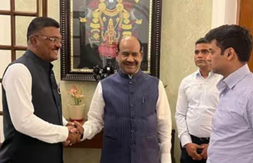 उद्धव कैंप में बगावत की अटकलों के बीच दिल्ली की गुप्त बैठक की तस्वीरें वायरल