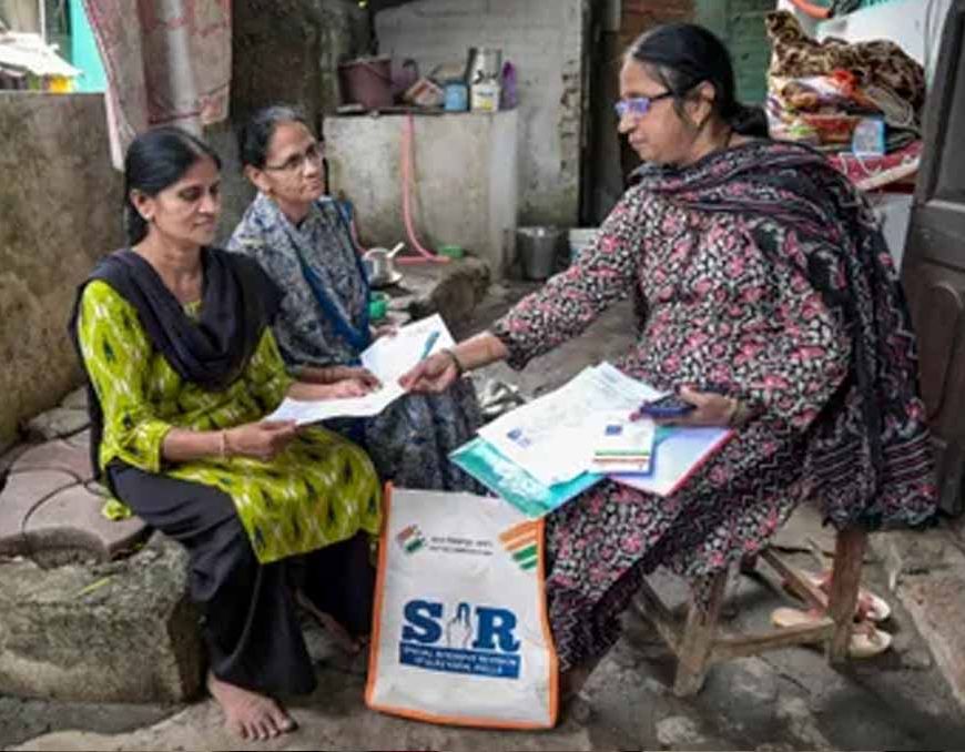 छुट्टी के दिन भी खुले पंजाब के सरकारी स्कूल, मतदाता सूची अपडेट में जुटे रहे कर्मचारी