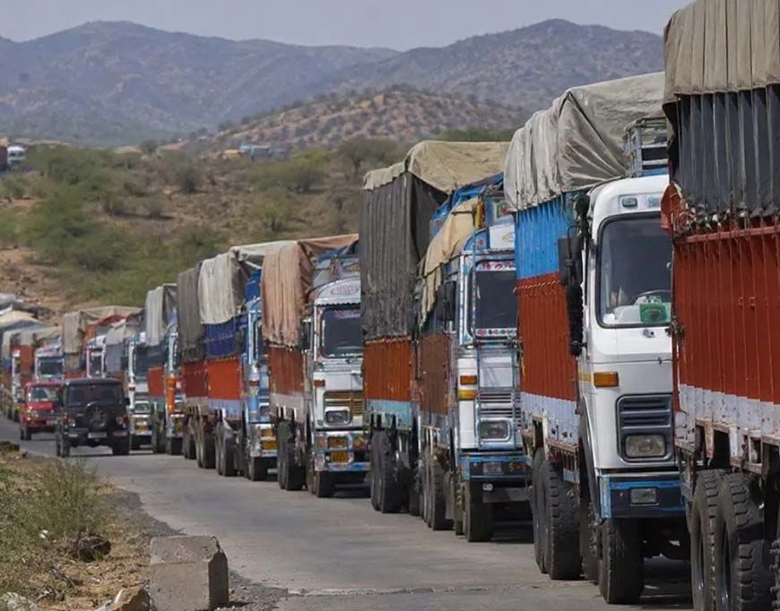 राजस्थान में ट्रकों का चक्का जाम, VLTD विवाद से थमेगी सप्लाई