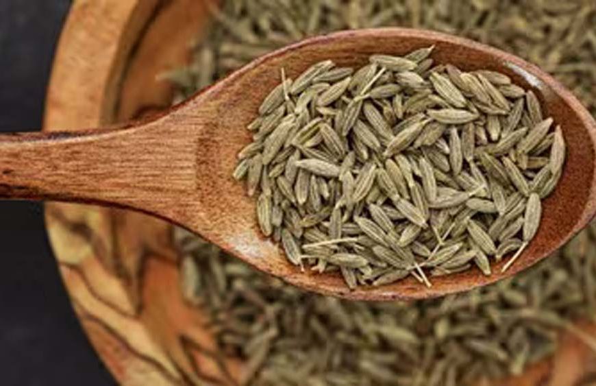 FSSAI की छापेमारी में पकड़ी गई केमिकल वाली सौंफ, ऐसे करें पहचान