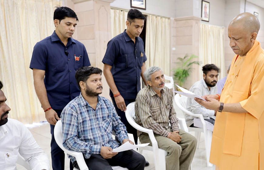 अपराधियों के लिए यूपी में जगह नहीं, करें सख्त कार्रवाई: मुख्यमंत्री