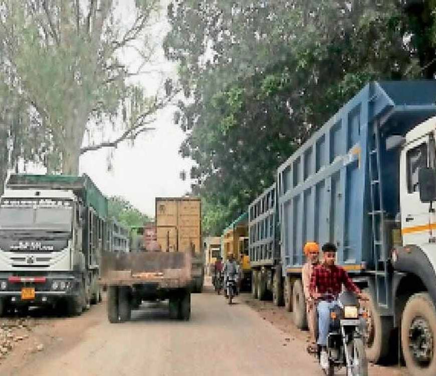 होशियारपुर के गांव में ओवरलोड ट्रालों पर रोक, पंचायत ने जारी किया सख्त आदेश