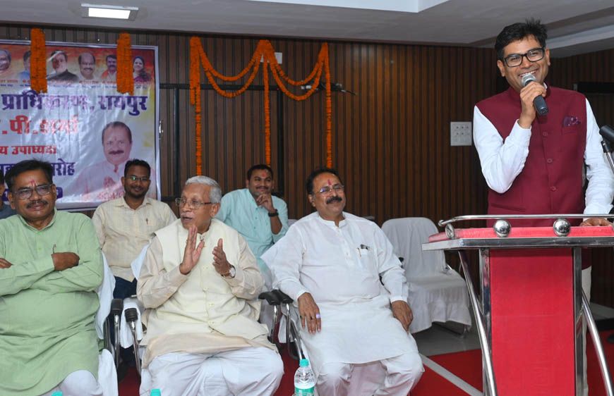 रायपुर विकास प्राधिकरण के नए उपाध्यक्ष डॉ. जय प्रकाश शर्मा ने संभाला पदभार