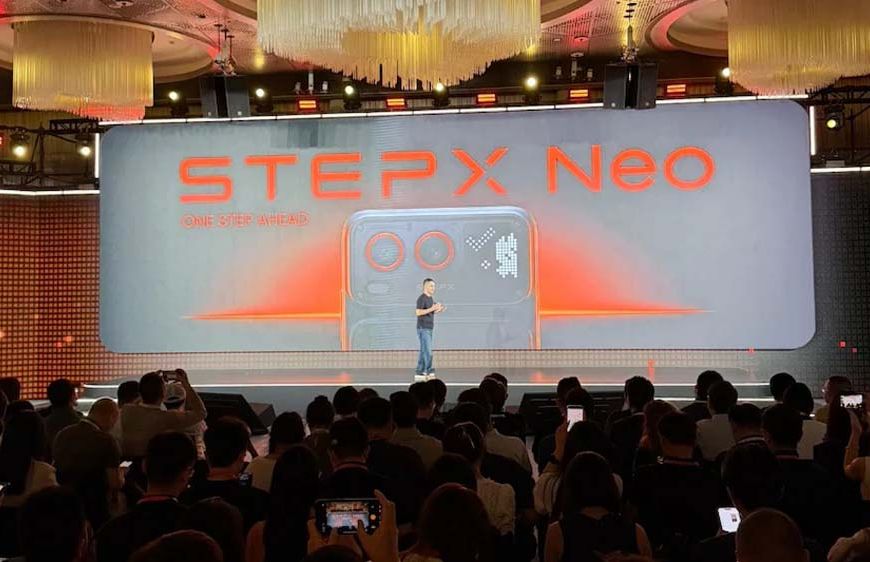चीन ने पेश किया दुनिया का पहला एजेंटिक AI स्मार्टफोन StepX Neo