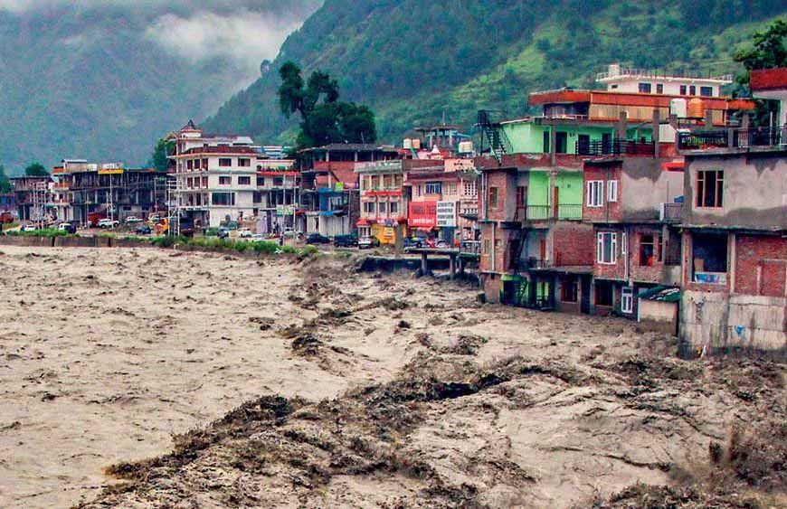 गुरदासपुर में बाढ़ का खतरा बढ़ा, पहाड़ों में बादल फटने से रावी दरिया के उफान की आशंका