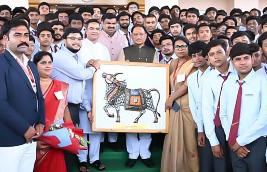 रायपुर : लोकतंत्र की पाठशाला बना विधानसभा परिसर: शकुंतला विद्यालय के विद्यार्थियों ने सदन की कार्यवाही का किया अवलोकन