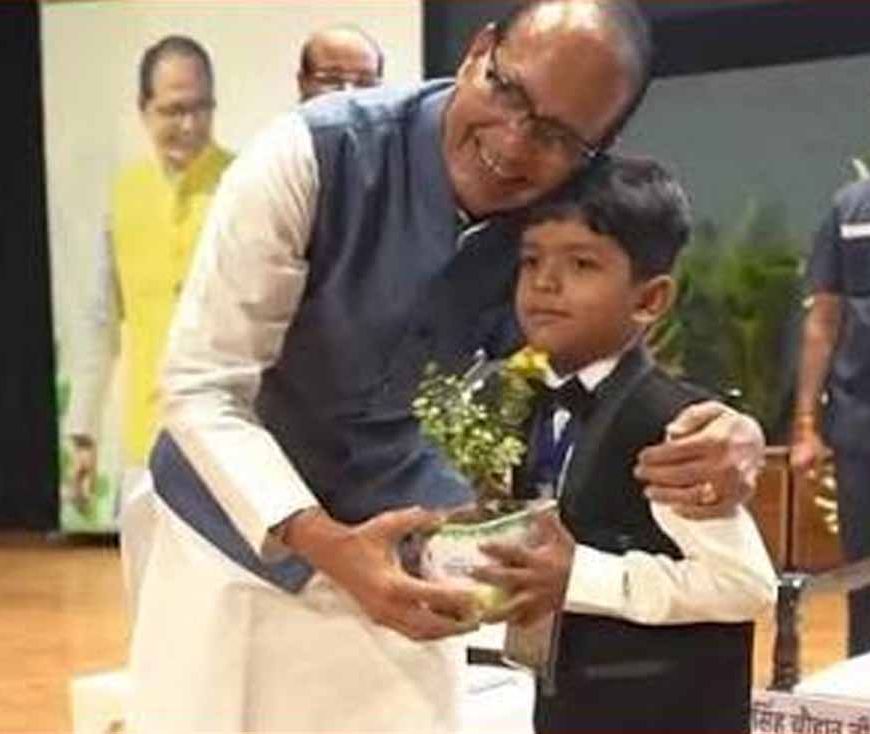 नन्हे रूदाक्ष ने पेश की मिसाल, दो साल में लगाए 1500 पौधे, पर्यावरण संरक्षण का दिया संदेश
