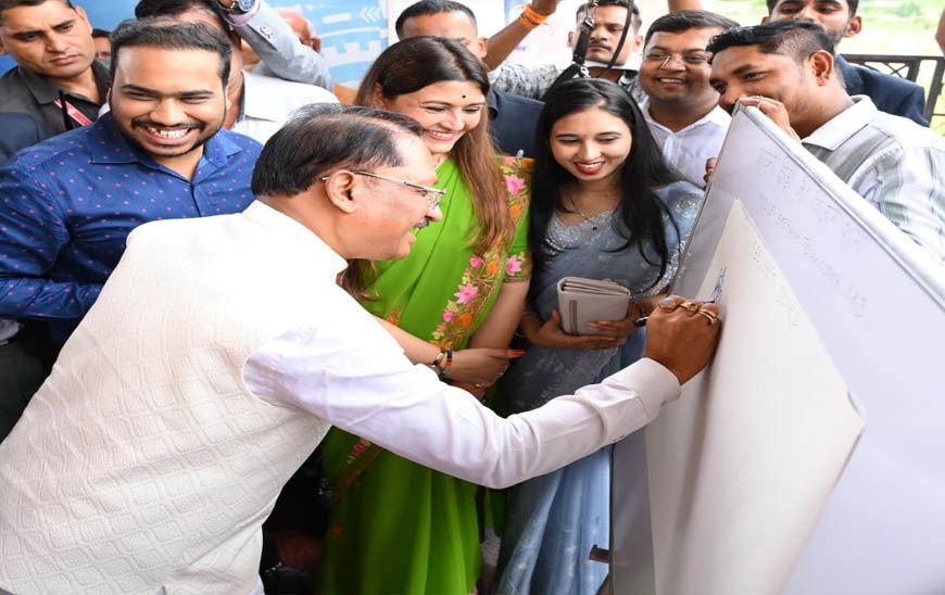 ग्रामीण विद्यार्थियों को आधुनिक तकनीकों से जोड़ना विकसित छत्तीसगढ़ की दिशा में महत्वपूर्ण कदम : मुख्यमंत्री विष्णुदेव साय