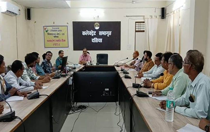 दतिया में निर्वाचन आयोग के दिशा-निर्देशों के अनुरूप प्रशासन सक्रिय