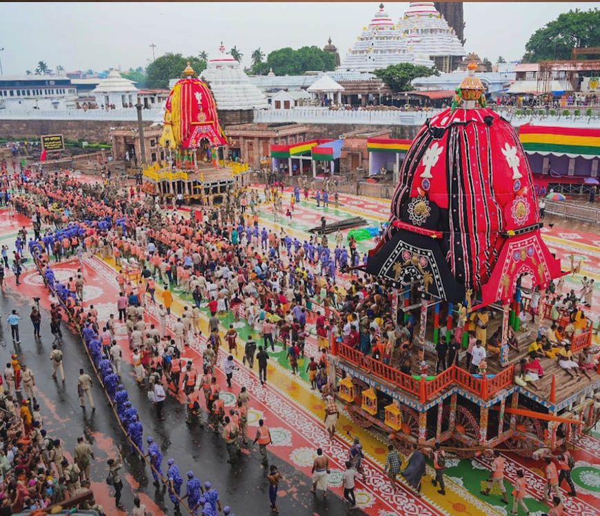 Jagannath Rath Yatra 2026: झमाझम बारिश के बीच जय जगन्नाथ के जयघोष से गूंजा पुरी, लाखों श्रद्धालुओं ने किए दिव्य रथों के दर्शन