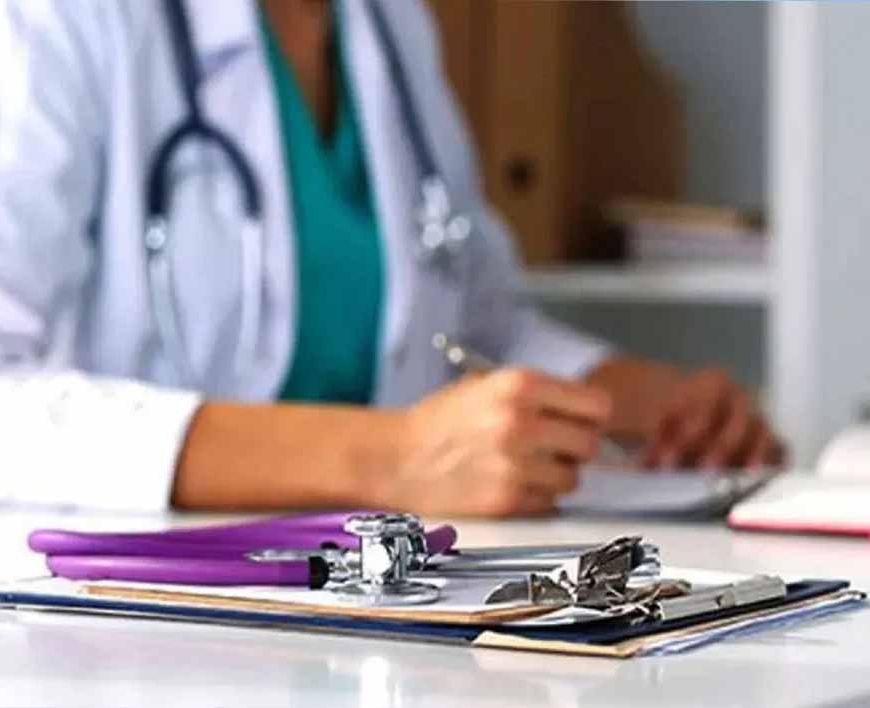 CG: अस्पताल ड्यूटी के दौरान निजी प्रैक्टिस करने पर दो डॉक्टरों को नोटिस