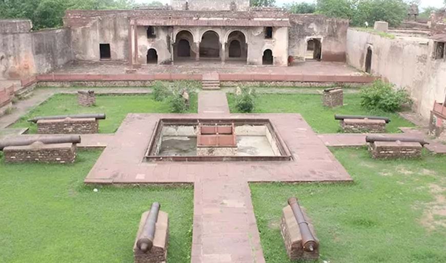 शिवपुरी के नरवर किले से 500 साल पुरानी सिंधिया कालीन तोप चोरी, मचा हड़कंप