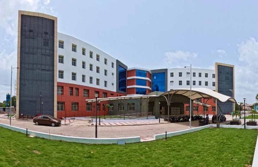 इंदौर के नए जिला अस्पताल में पहले दिन 462 मरीज पहुंचे, 13 MRI और 4 टीकाकरण हुए
