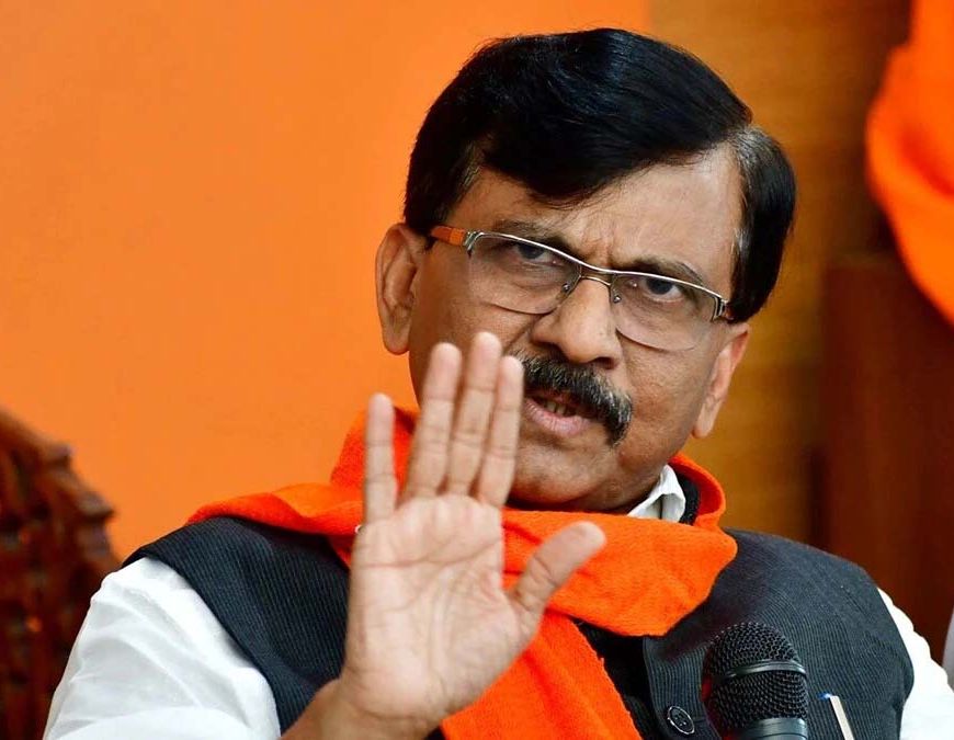 संजय राउत का दावा, फडणवीस जा सकते हैं दिल्ली महाराष्ट्र में बदलाव संभव