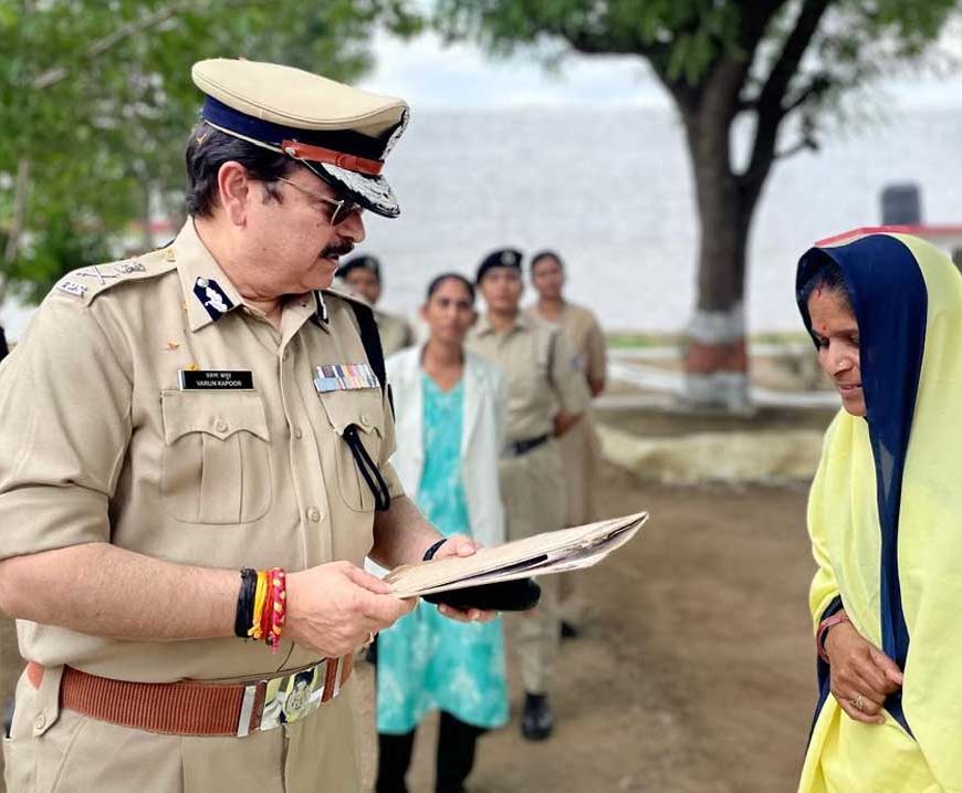 जेल महानिदेशक डॉ वरुण कपूर द्वारा शाजापुर जिला जेल का सघन निरीक्षण