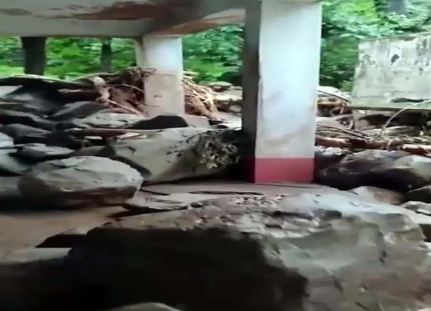 पुंछ में बारिश का कहर, फ्लैश फ्लड और भूस्खलन से 10 लोगों की मौत
