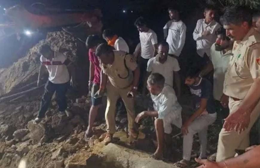 बछड़े को बचाने उतरे चार लोग कुएं में गिरे, तीन की दर्दनाक मौत