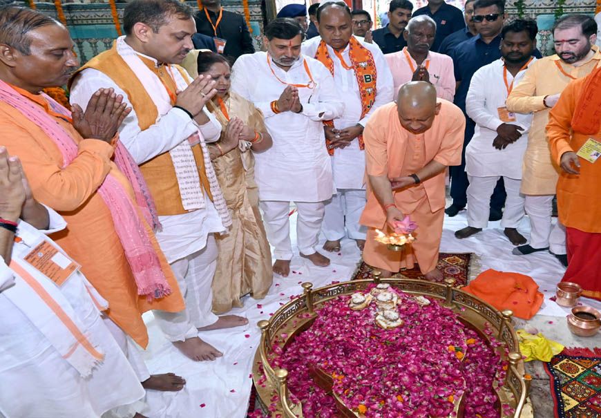 मुख्यमंत्री ने लोधेश्वर महादेव का दर्शन-पूजन कर किया अभिषेक