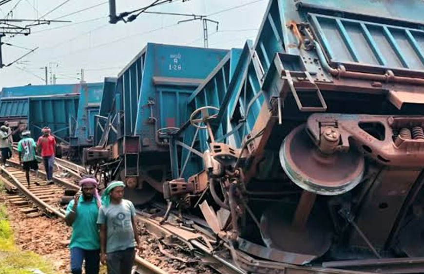 गाजियाबाद-दिल्ली रेल रूट पर बड़ा हादसा, मालगाड़ी के 6 डिब्बे पटरी से उतरे; 53 ट्रेनें प्रभावित