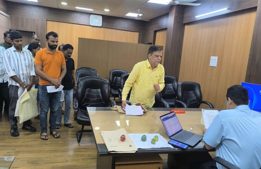 जनसुनवाई में कलेक्टर ने सुनीं 42 आवेदकों की समस्याएं