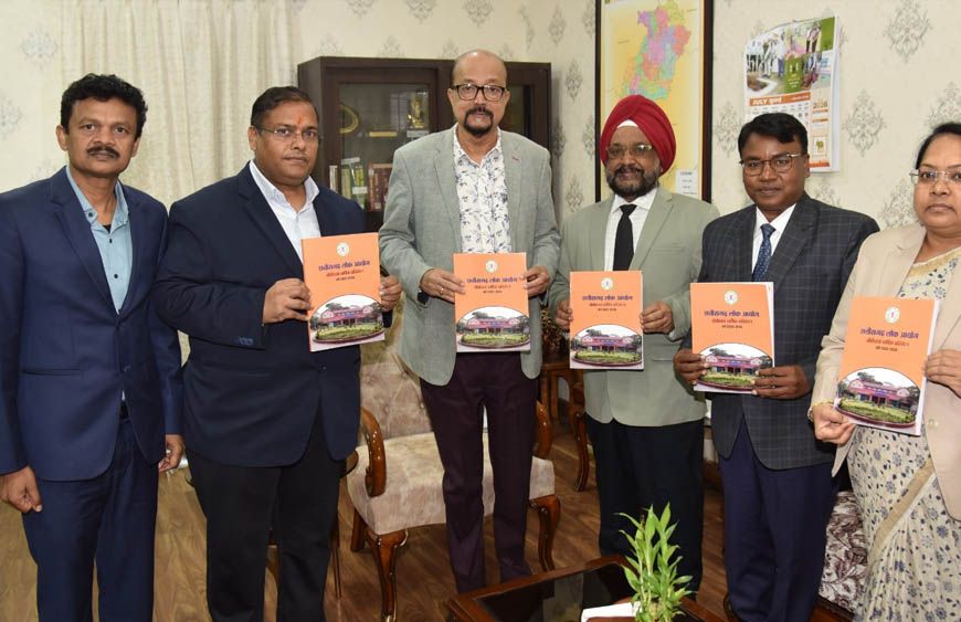 राज्यपाल  डेका को प्रमुख लोकायुक्त  उबोवेजा ने आयोग का वार्षिक प्रतिवेदन सौंपा