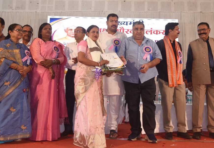 शिक्षा ही सफलता का मूल मंत्र है, कोई भी बच्चा शिक्षा से वंचित न रहे — पर्यटन मंत्री  राजेश अग्रवाल