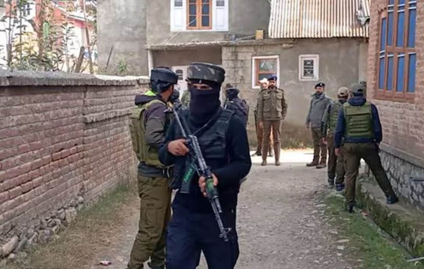 जम्मू-कश्मीर में आतंकी हमले की आशंका! अनंतनाग के लाल चौक पर फायरिंग, हेड कॉन्स्टेबल शहीद