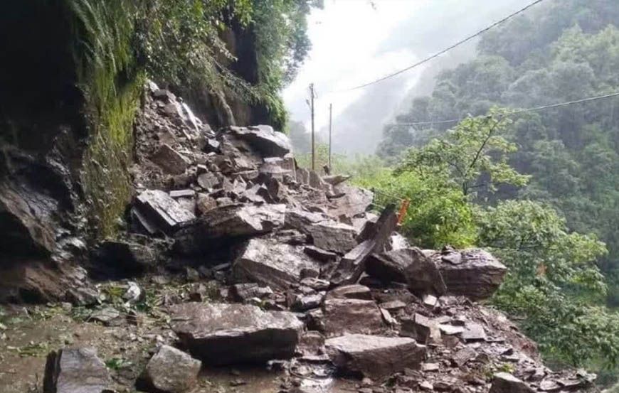 केदारनाथ यात्रा पर बारिश का ब्रेक! गोरीकुंड के पास मलबा-बोल्डर गिरने से यात्रा अगले आदेश तक स्थगित