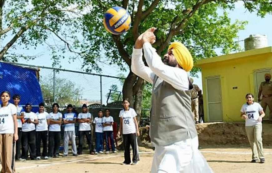 Punjab में युवाओं को खेलों से जोड़ने के लिए दो माह का अभियान शुरू, प्रशासक ने किया शुभारंभ