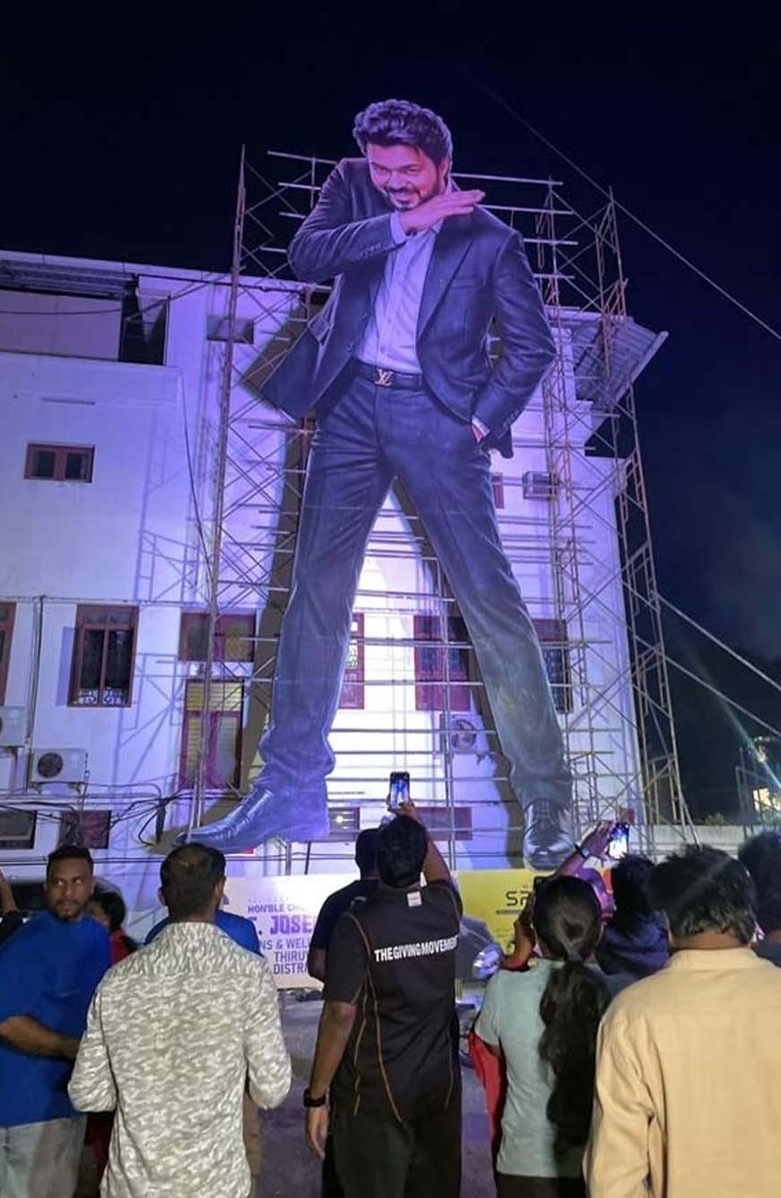 जन नायगन रिलीज होते ही छाई, विजय के फैंस ने मनाया जश्न