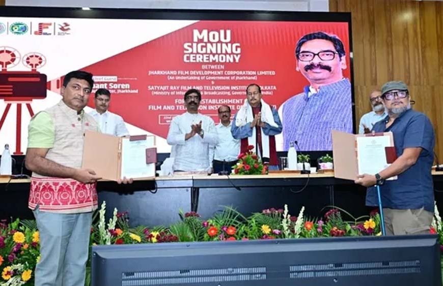 हेमंत सोरेन ने झारखंडी फिल्मकारों से की मुलाकात, फिल्म विकास को मिलेगा बढ़ावा