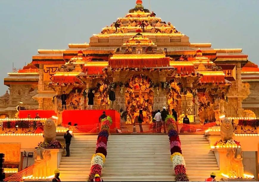 विपक्ष के 'फर्जी नैरेटिव' की राजनीति... यूपी में किसे मिल रहा फायदा?