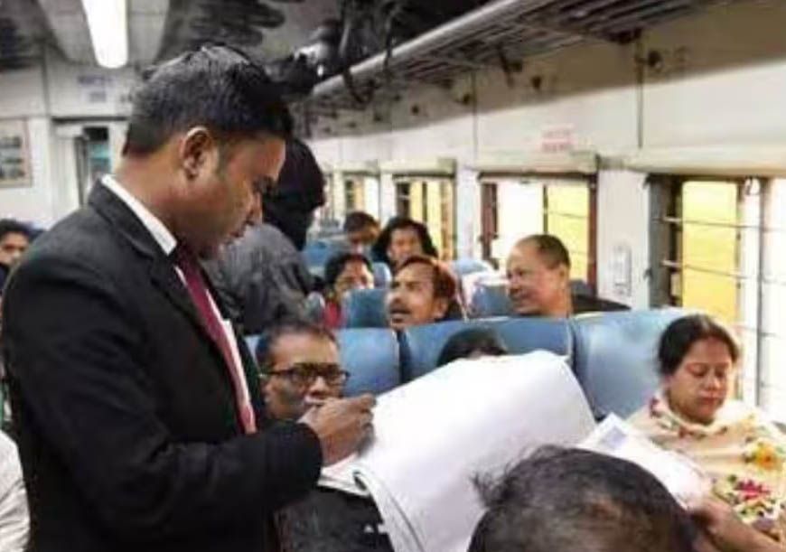 रेलवे का नया नियम! कैमरे के साथ टिकट चेक करेंगे TTE, यात्रियों से हर बातचीत होगी रिकॉर्ड