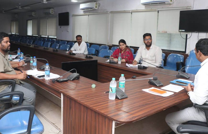 नगरीय निकायों में स्वच्छता पर विशेष ध्यान दें, कचरा फैलाने वालों पर लगायें जुर्माना - कलेक्टर