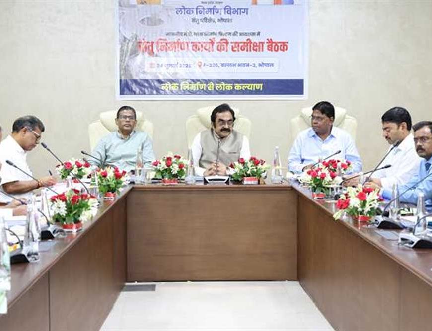 गुणवत्ता, समयबद्धता और जवाबदेही से पूर्ण हों सभी सेतु निर्माण परियोजनाएं : लोक निर्माण मंत्री  सिंह
