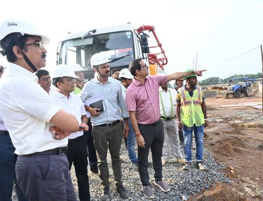 बिलासपुर संभागायुक्त ने निर्माणाधीन मेडिकल कॉलेज का किया निरीक्षण