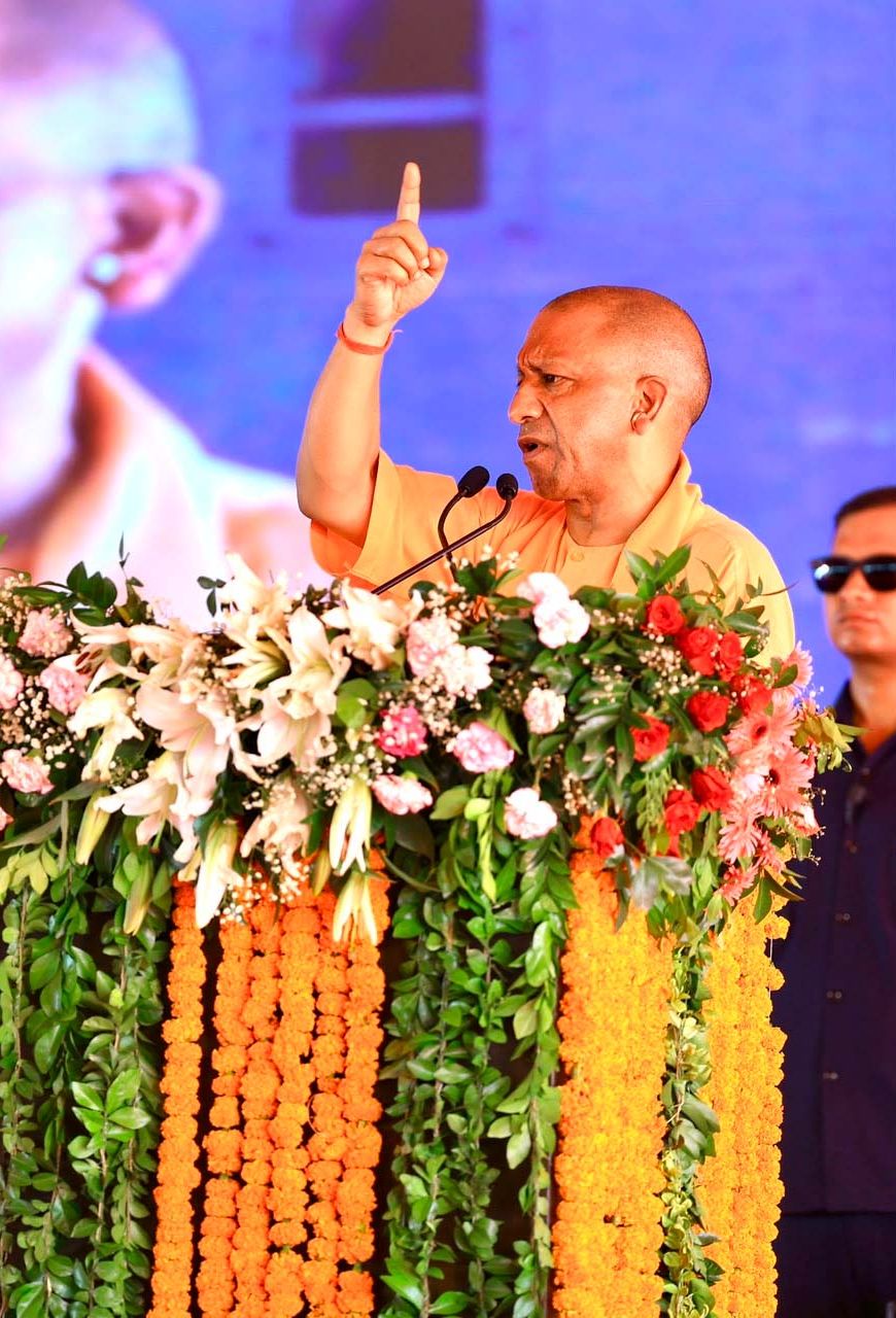 आगरा में सीएम योगी ने 342 करोड़ की विकास परियोजनाओं की सौगात दी