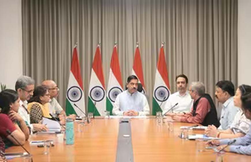 धर्मेंद्र प्रधान के बाद प्रह्लाद जोशी बने शिक्षा मंत्री, चुनौतियां बड़ी