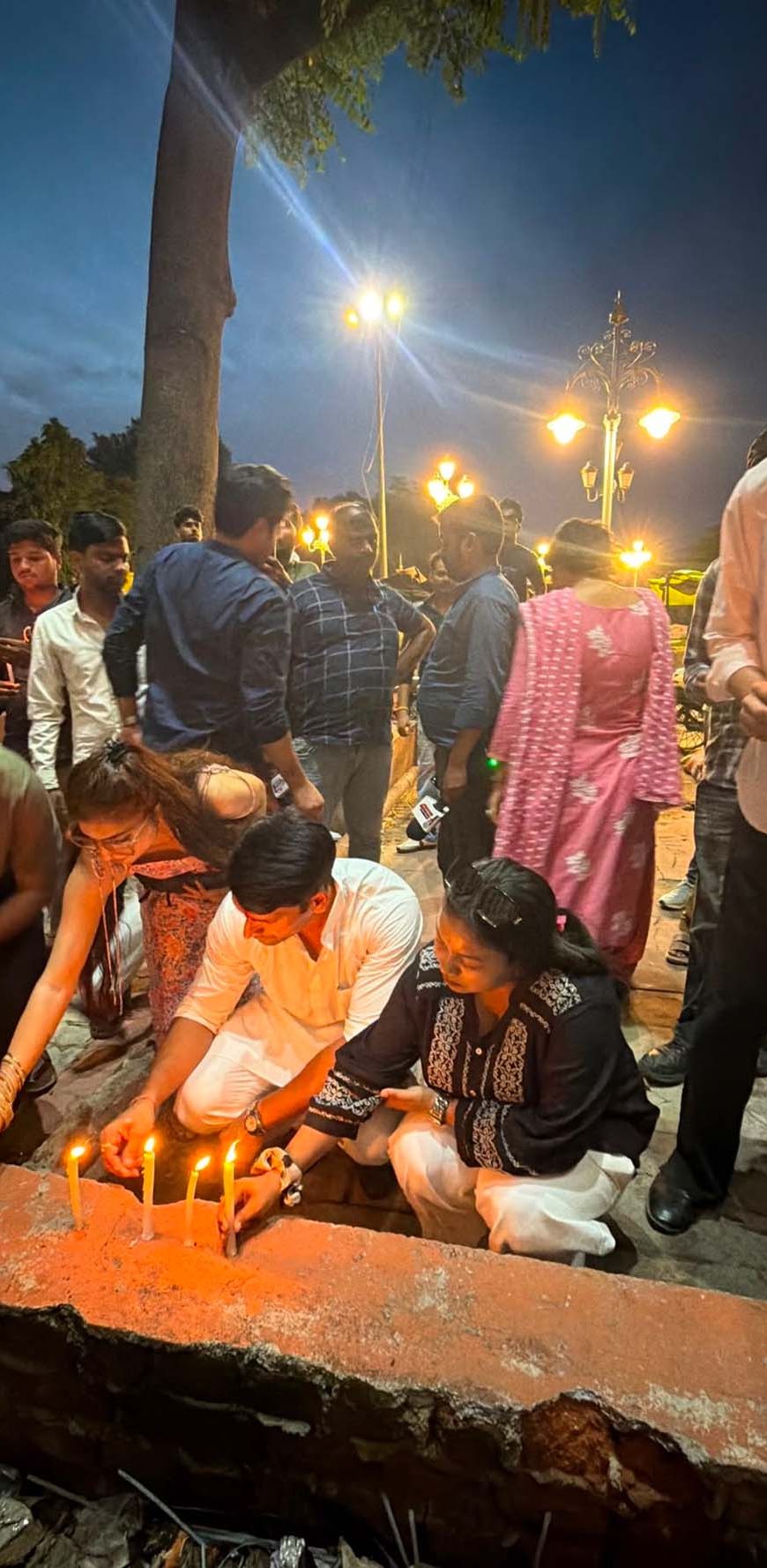 धर्मेंद्र प्रधान इस्तीफे के बाद ग्वालियर में युवा कांग्रेस ने निकाला कैंडल मार्च