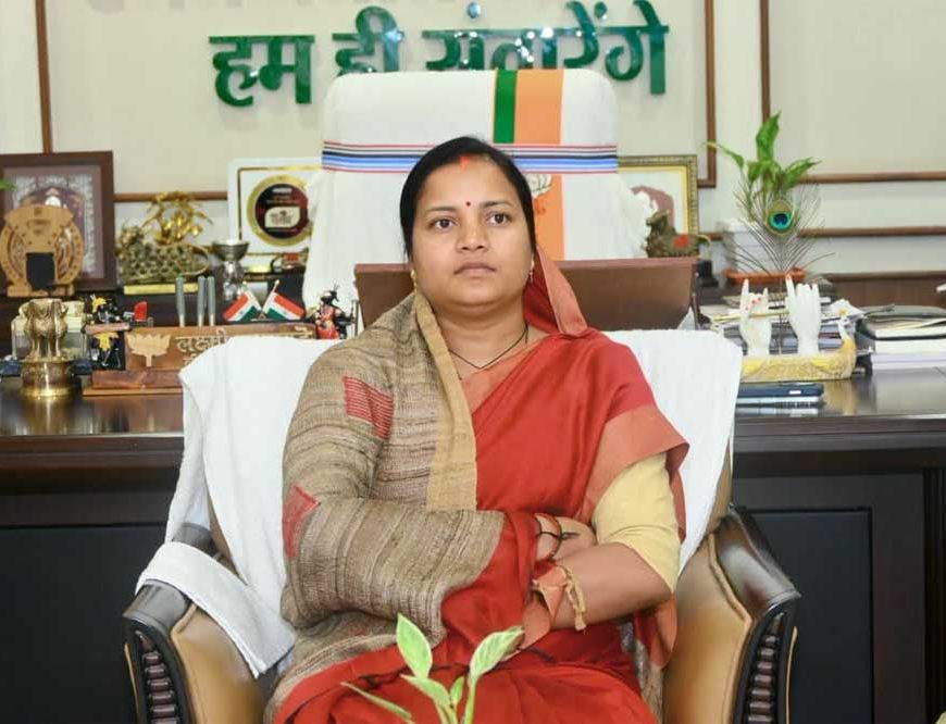 मन की बात' से विकसित भारत का संकल्प हुआ और मजबूत: प्रधानमंत्री के प्रेरक संदेशों का मंत्री  लक्ष्मी राजवाड़े ने किया श्रवण