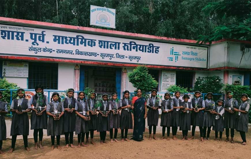 एक पेड़ माँ के नाम अभियान के तहत विद्यार्थियों ने दिया पर्यावरण संरक्षण का संदेश