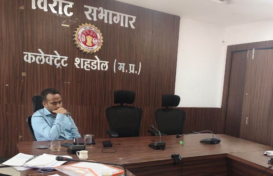 सीईओ जिला पंचायत ने की सीएम हेल्पलाइन एवं समय-सीमा पत्रों की समीक्षा