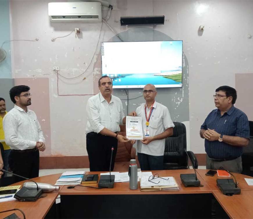 स्टार ऑफ द मंथ सम्मान से सम्मानित हुए उत्कृष्ट अधिकारी एवं कर्मचारी