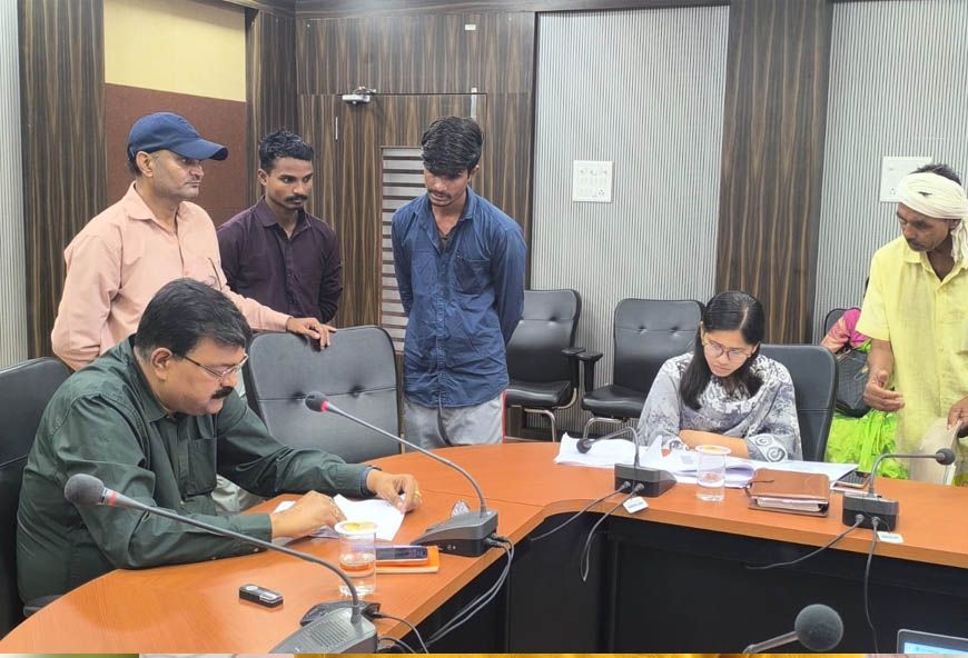 जनसुनवाई में अपर कलेक्टर ने 41 आवेदकों की सुनी समस्याएं