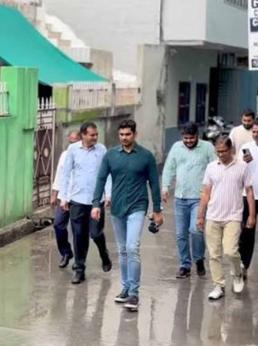 'काम नहीं करना तो अफसर की क्या जरूरत?' हरियाणा में पार्षद का फूटा गुस्सा, दफ्तर पर जड़ा ताला