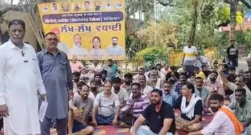 बरनाला घटना पर भड़के सफाई कर्मचारी, हड़ताल से कूड़े के लगे ढेर और सीवरेज हुए ओवरफ्लो