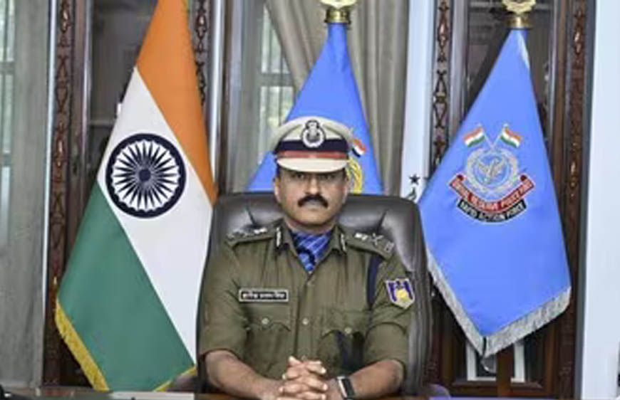 छात्रों पर हिंसा विवाद के बीच CRPF चीफ का बड़ा बयान, बोले- 'मैं जिम्मेदारी लूंगा, डरने की जरूरत नहीं'