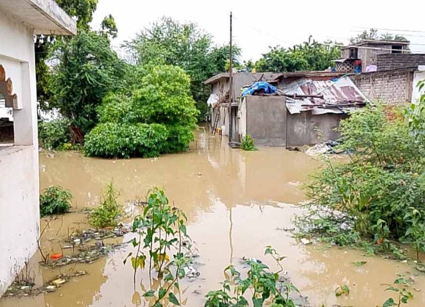 CG Flood: महानदी की बाढ़ से गांव जलमग्न, SDRF ने 6 लोगों को सुरक्षित निकाला